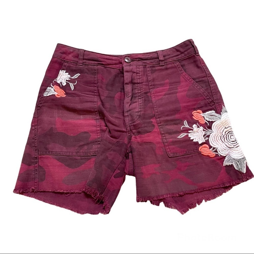 Free People Scout Camo embroidered shorts sz 0